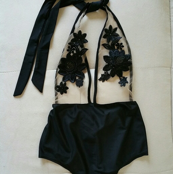 Floral lace halter bodysuit - Picture 5 of 5